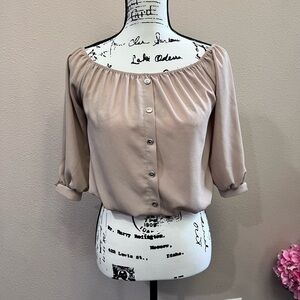 This crop blouse is really nice on!! Size small and new.